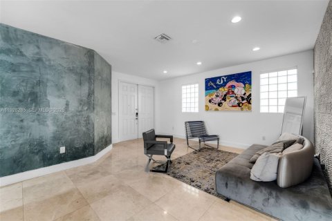 Купить виллу или дом в Дорал, Флорида 4 спальни, 246.19м2, № 1988306 - фото 8