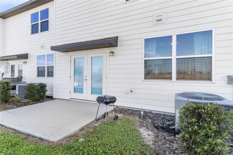 Townhouse in Davenport, Florida 3 bedrooms, 132.01 sq.m. № 2198675 - photo 19