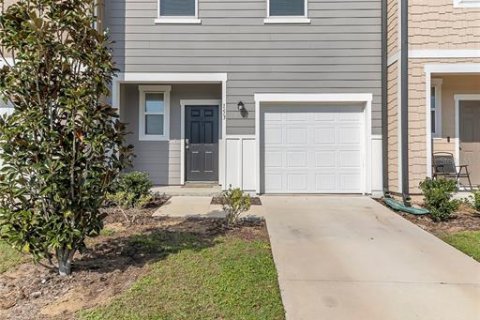 Townhouse in Davenport, Florida 3 bedrooms, 132.01 sq.m. № 2198675 - photo 4