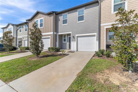 Townhouse in Davenport, Florida 3 bedrooms, 132.01 sq.m. № 2198675 - photo 2