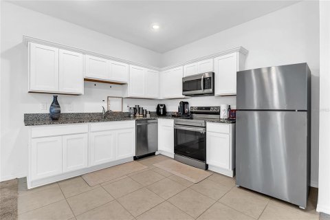 Townhouse in Davenport, Florida 3 bedrooms, 132.01 sq.m. № 2198675 - photo 6