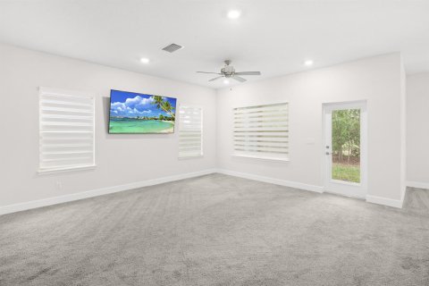 House in Port St. Lucie, Florida 4 bedrooms, 217.58 sq.m. № 2082925 - photo 9