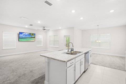 House in Port St. Lucie, Florida 4 bedrooms, 217.58 sq.m. № 2082925 - photo 12