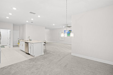 House in Port St. Lucie, Florida 4 bedrooms, 217.58 sq.m. № 2082925 - photo 18