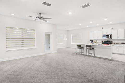 House in Port St. Lucie, Florida 4 bedrooms, 217.58 sq.m. № 2082925 - photo 13