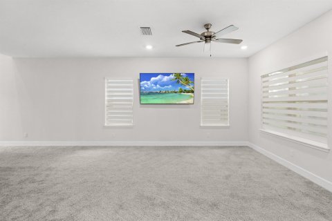 House in Port St. Lucie, Florida 4 bedrooms, 217.58 sq.m. № 2082925 - photo 8