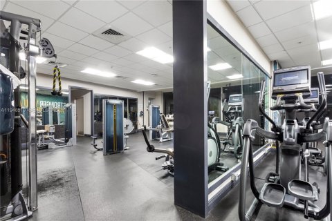 Condo in Miami, Florida, 2 bedrooms  № 2009636 - photo 14