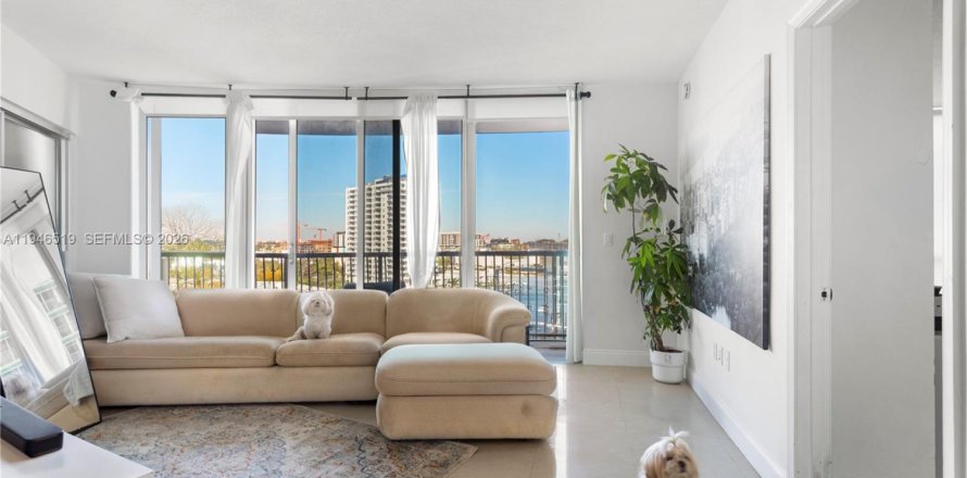 Condo in Miami, Florida, 2 bedrooms  № 2009636