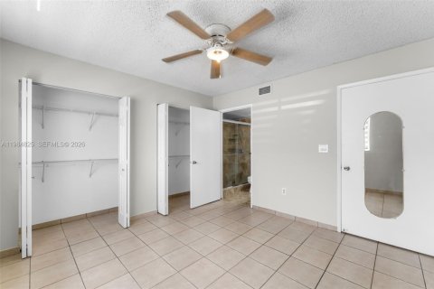 Condo in Miami, Florida, 2 bedrooms № 2073195 - photo 18