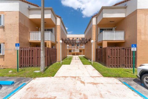 Condo in Miami, Florida, 2 bedrooms № 2073195