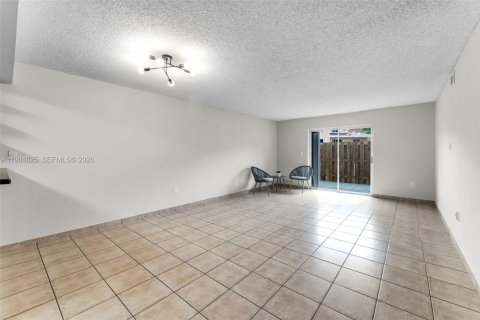 Condo in Miami, Florida, 2 bedrooms № 2073195 - photo 5