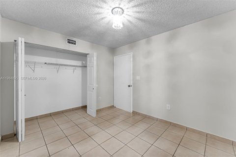 Condo in Miami, Florida, 2 bedrooms № 2073195 - photo 15