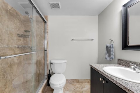 Condo in Miami, Florida, 2 bedrooms № 2073195 - photo 20
