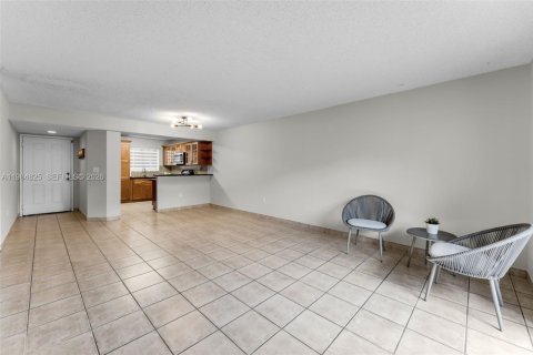 Condo in Miami, Florida, 2 bedrooms № 2073195 - photo 6