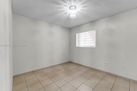 Condo in Miami, Florida, 2 bedrooms № 2073195 - photo 14