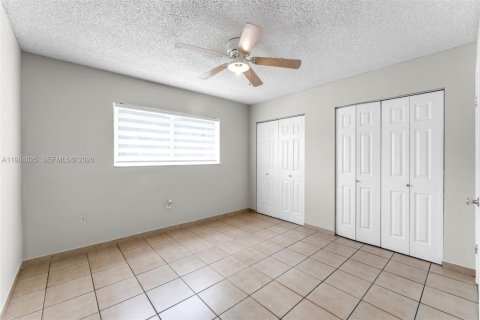 Condo in Miami, Florida, 2 bedrooms № 2073195 - photo 17