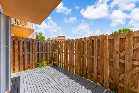 Condo in Miami, Florida, 2 bedrooms № 2073195 - photo 22
