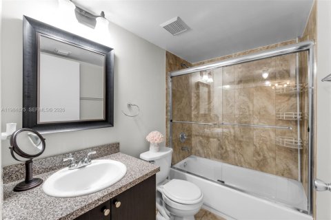 Condo in Miami, Florida, 2 bedrooms № 2073195 - photo 16