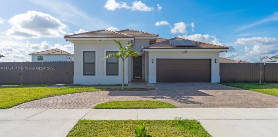 House in Homestead, Florida 4 bedrooms № 1864938