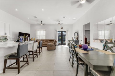 Villa ou maison à vendre à Homestead, Floride: 4 chambres № 1864938 - photo 4