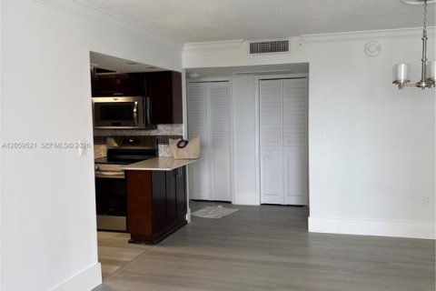 Condominio en venta en Coral Gables, Florida, 3 dormitorios, 130.06 m2 № 2260296 - foto 25