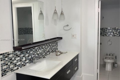 Condominio en venta en Coral Gables, Florida, 3 dormitorios, 130.06 m2 № 2260296 - foto 12