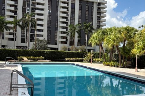 Condominio en venta en Coral Gables, Florida, 3 dormitorios, 130.06 m2 № 2260296 - foto 16