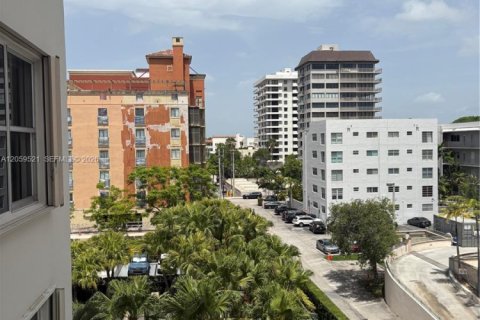 Condominio en venta en Coral Gables, Florida, 3 dormitorios, 130.06 m2 № 2260296 - foto 5
