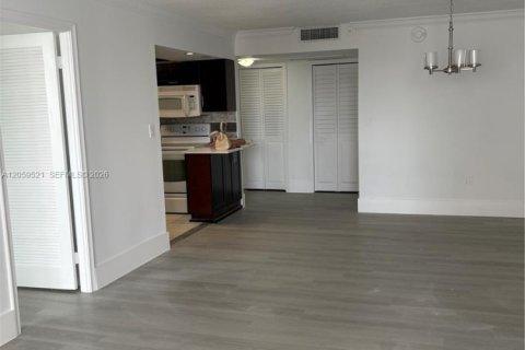 Condominio en venta en Coral Gables, Florida, 3 dormitorios, 130.06 m2 № 2260296 - foto 9