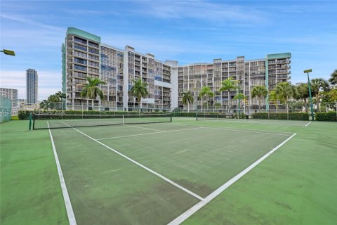 Condominio en alquiler en Hallandale Beach, Florida, 1 dormitorio, 85.01 m2 № 2339930 - foto 27