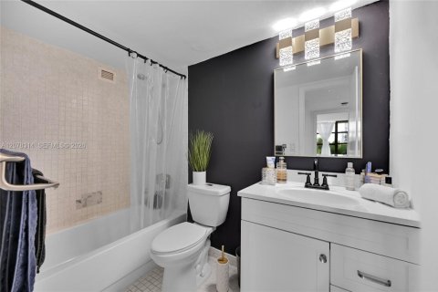 Condominio en alquiler en Hallandale Beach, Florida, 1 dormitorio, 85.01 m2 № 2339930 - foto 9
