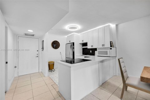 Condominio en alquiler en Hallandale Beach, Florida, 1 dormitorio, 85.01 m2 № 2339930 - foto 5