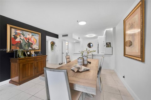 Condominio en alquiler en Hallandale Beach, Florida, 1 dormitorio, 85.01 m2 № 2339930 - foto 10