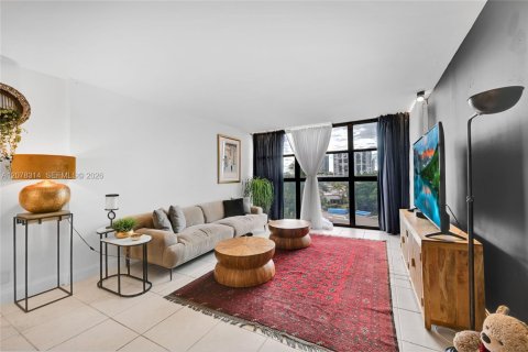 Condominio en alquiler en Hallandale Beach, Florida, 1 dormitorio, 85.01 m2 № 2339930 - foto 15