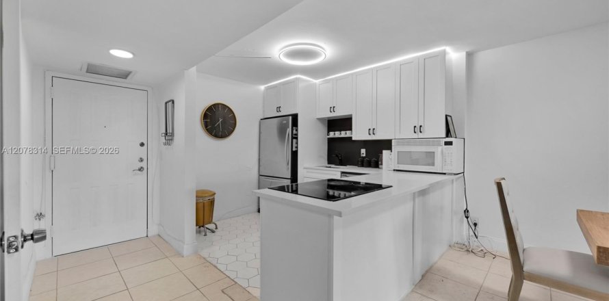 Condominio en Hallandale Beach, Florida, 1 dormitorio № 2339930