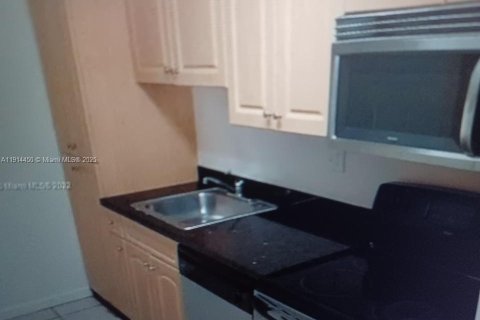 Condominio en alquiler en Doral, Florida, 2 dormitorios, 98.48 m2 № 1969999 - foto 4