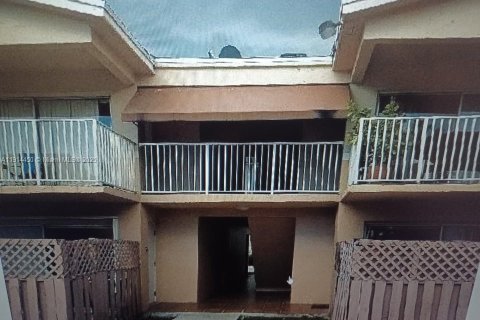 Condominio en alquiler en Doral, Florida, 2 dormitorios, 98.48 m2 № 1969999 - foto 2