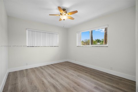 Casa en alquiler en Pompano Beach, Florida, 4 dormitorios, 197.79 m2 № 1990992 - foto 15