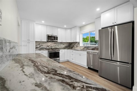 Casa en alquiler en Pompano Beach, Florida, 4 dormitorios, 197.79 m2 № 1990992 - foto 4