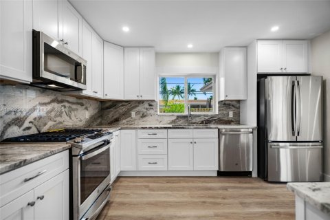 Casa en alquiler en Pompano Beach, Florida, 4 dormitorios, 197.79 m2 № 1990992 - foto 29