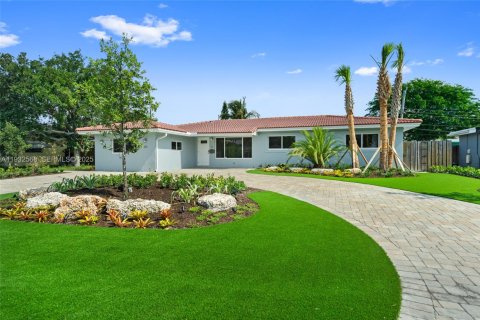 Casa en alquiler en Pompano Beach, Florida, 4 dormitorios, 197.79 m2 № 1990992 - foto 1