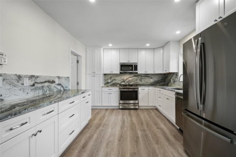 Casa en alquiler en Pompano Beach, Florida, 4 dormitorios, 197.79 m2 № 1990992 - foto 3