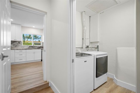 Casa en alquiler en Pompano Beach, Florida, 4 dormitorios, 197.79 m2 № 1990992 - foto 6