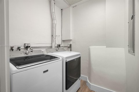 Casa en alquiler en Pompano Beach, Florida, 4 dormitorios, 197.79 m2 № 1990992 - foto 7