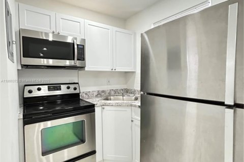 Appartement à louer à Miami, Floride: 1 chambre, 51.1 m2 № 1685948 - photo 2