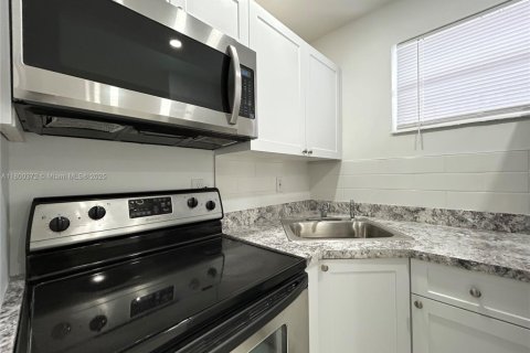 Appartement à louer à Miami, Floride: 1 chambre, 51.1 m2 № 1685948 - photo 3