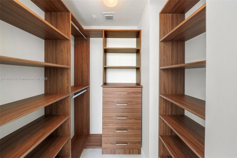 Купить кондоминиум в Майами, Флорида 2 спальни, 105.91м2, № 1858978 - фото 22