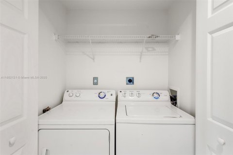 Купить кондоминиум в Майами, Флорида 2 спальни, 105.91м2, № 1858978 - фото 23