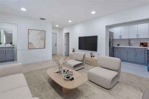 Villa ou maison à louer à Hialeah, Floride: 2 chambres, 102.19 m2 № 2146523 - photo 11