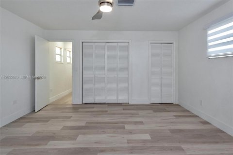 Villa ou maison à louer à Hialeah, Floride: 2 chambres, 102.19 m2 № 2146523 - photo 26